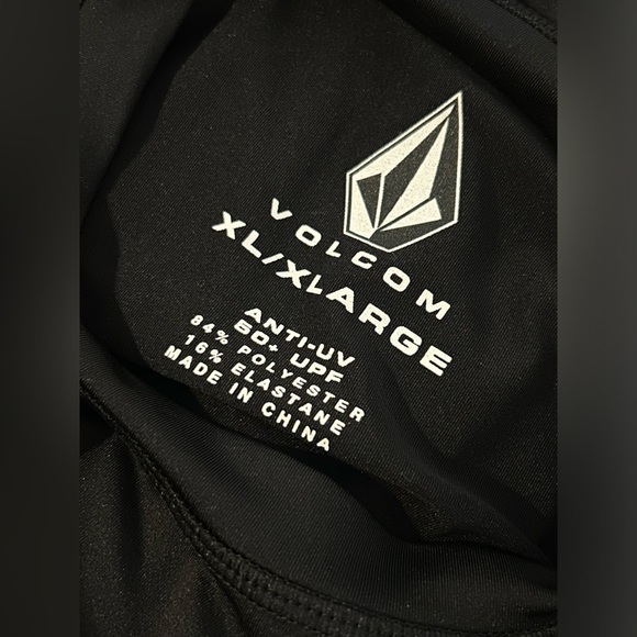 Volcom Black Rash Guard Swim Shirt Size XL - Picture 5 of 5